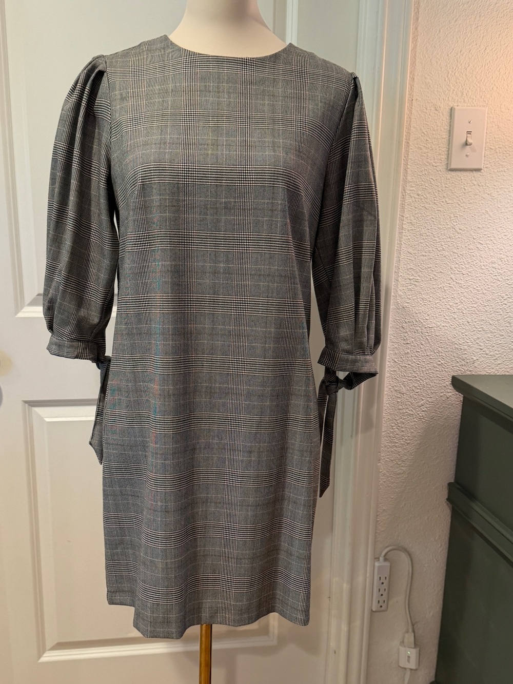 H&M Gray Plaid Puff-Sleeve Midi Dress